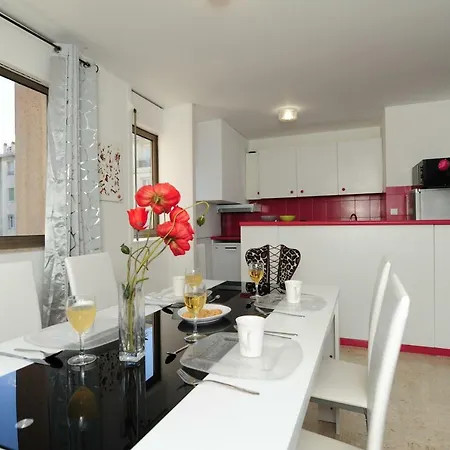Mesdemoiselles - Five Stars Holiday House